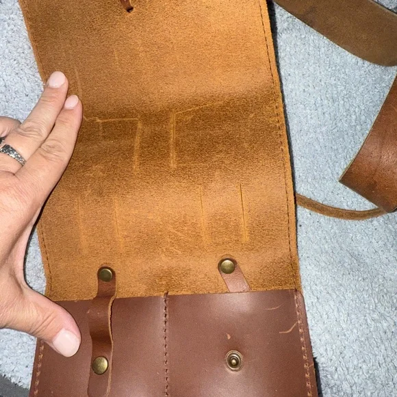 Classic Brown Leather Messenger Bag Set - Picture 7 of 11